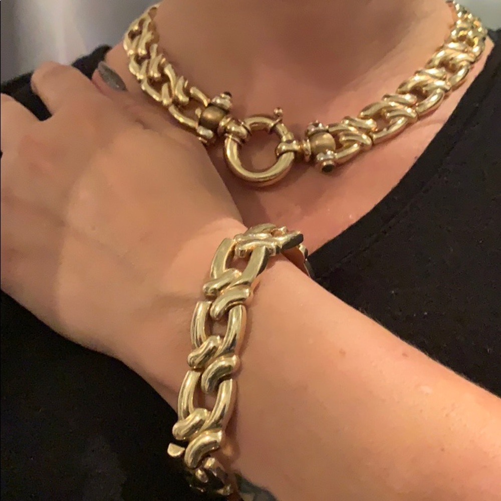 GOLD NECKLACE AND BRACELET SET